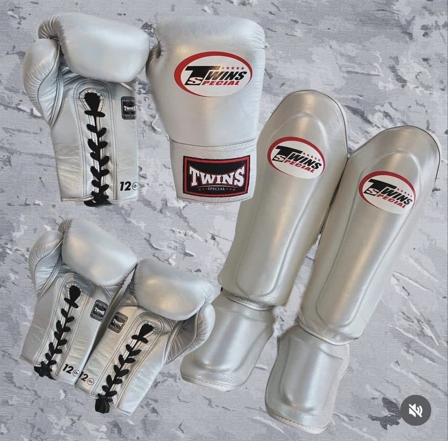 Silver – White · gloves and shin guards